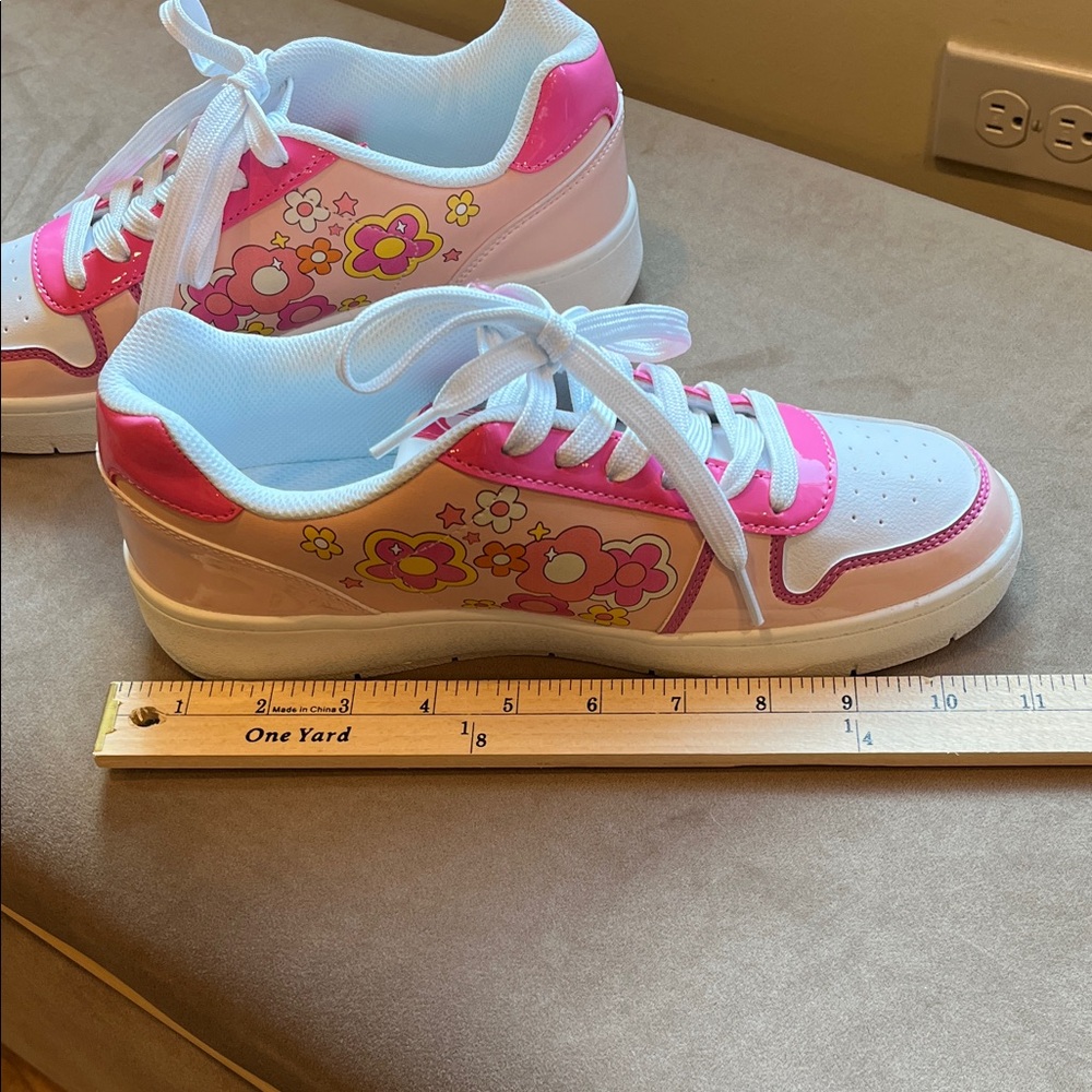 Barbie Gym Shoes Size 9 - Picture 7 of 12